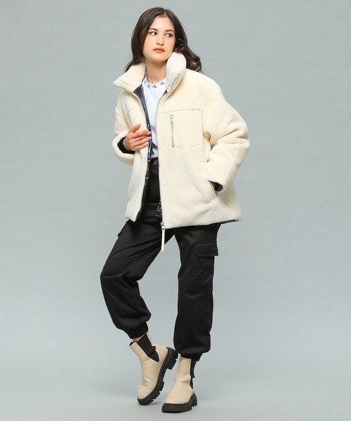 Calvin Klein Jeans(カルヴァンクラインジーンズ)の「バック エンブロイダリー シェルパ ジャケット(その他アウター・レディース・ナチュラル・L/XS/M/S)」の2枚目の写真