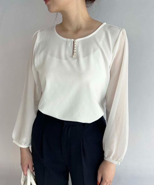 PICCIN（ピッチン）の「フロントパール袖シアーブラウス（シャツ/ブラウス・レディース・ライトグレー/ホワイト/ネイビー・M）」の2枚目の写真