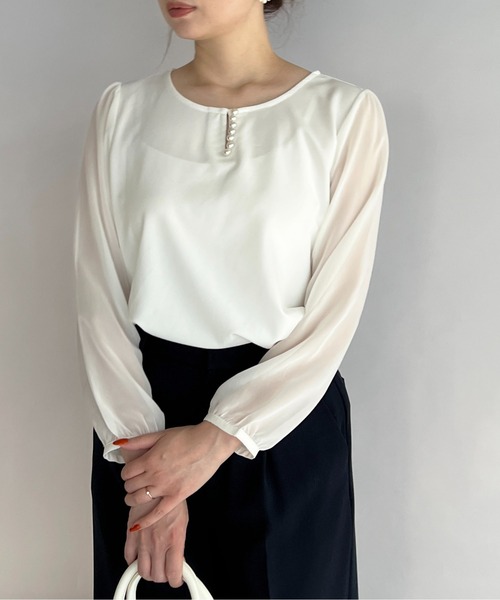 PICCIN（ピッチン）の「フロントパール袖シアーブラウス（シャツ/ブラウス・レディース・ライトグレー/ホワイト/ネイビー・M）」の5枚目の写真
