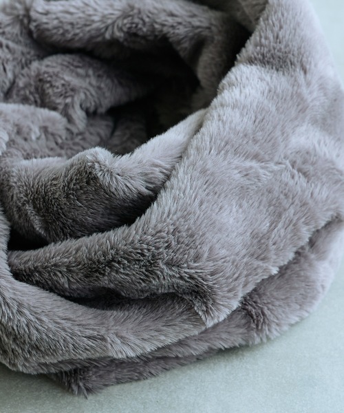 Lui's（ルイス）の「無地フェイクファースヌード（ネックウォーマー/スヌード・メンズ・グレー・FREE）」の2枚目の写真