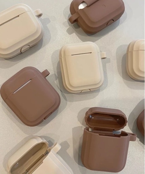 Port（ポート）の「ショコラカラー AirPods/AirPods Pro 専用 ソフト イヤフォンケース #_（ヘッドフォン/イヤホン・レディース・ベージュ/ブラウン・A/B）」の2枚目の写真