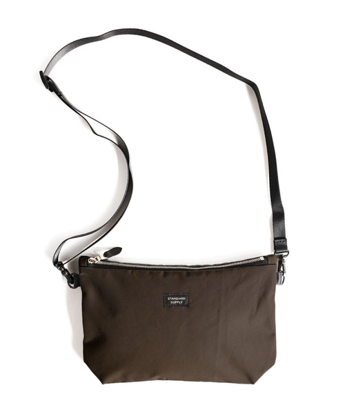 STANDARD SUPPLY(スタンダードサプライ)の「スタンダードサプライ / SIMPLICITY シンプリシティ / W ZIP SHOULDER M ダブルジップショルダーM(ショルダーバッグ・レディース・ブラック/グリーン/ダークパープル/ベージュ/グレー/キナリ/モカ/チャコールグレー/ゴールド/ブルー/レッド/コバルトブルー/ダークネイビー/グレイッシュベージュ/サンドベージュ/ケリーグリーン/アイボリー/ダークブラウン・FREE)」の7枚目の写真
