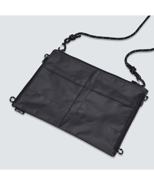OAKLEY(オークリー)の「オークリー ESSENTIAL OD FOLD BAG 5.0 ショルダーバッグ/OAKLEY(ショルダーバッグ・メンズ・ブラック/ネイビー/グリーン系・U)」の8枚目の写真