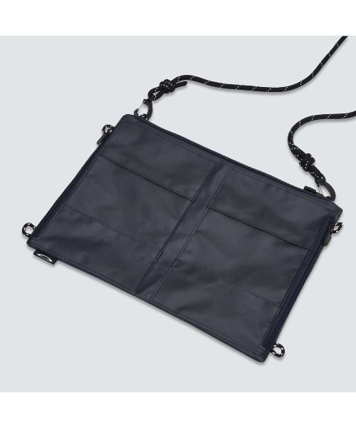 OAKLEY(オークリー)の「オークリー ESSENTIAL OD FOLD BAG 5.0 ショルダーバッグ/OAKLEY(ショルダーバッグ・メンズ・ブラック/ネイビー/グリーン系・U)」の13枚目の写真
