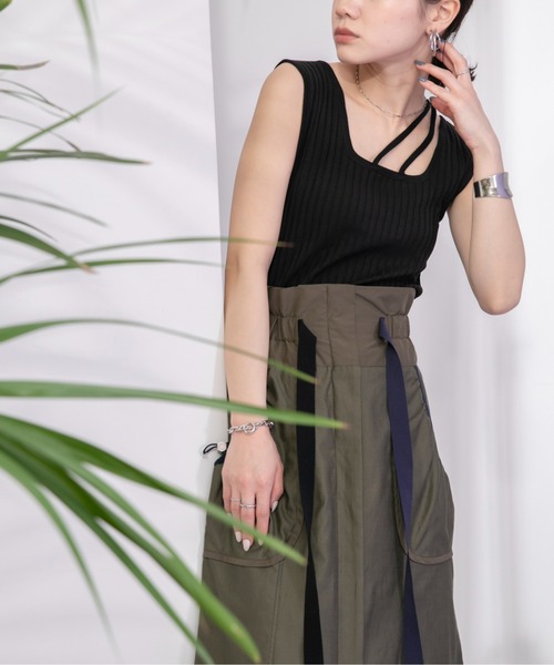 Eimee Law（エイミーロウ）の「ネッククロス2WAYリブタンク（タンクトップ・レディース・ブラック/チャコールグレー/アイボリー・38）」の2枚目の写真