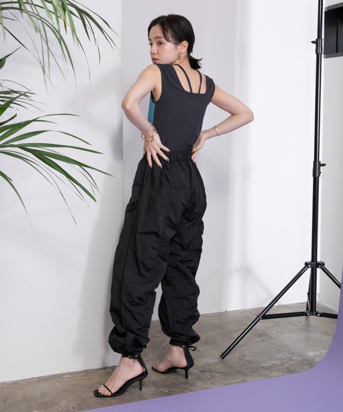 Eimee Law（エイミーロウ）の「ネッククロス2WAYリブタンク（タンクトップ・レディース・ブラック/チャコールグレー/アイボリー・38）」の15枚目の写真