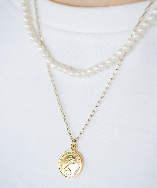 haco!（ハコ）の「憧れの重ね付けもお手のもの！シンプルコーデを格上げするガラスパールネックレスとコインモチーフのネックレスの２本セットby who made me（ネックレス・レディース・ゴールド・ONE SIZE）」の11枚目の写真
