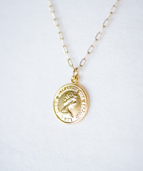 haco!（ハコ）の「憧れの重ね付けもお手のもの！シンプルコーデを格上げするガラスパールネックレスとコインモチーフのネックレスの２本セットby who made me（ネックレス・レディース・ゴールド・ONE SIZE）」の9枚目の写真