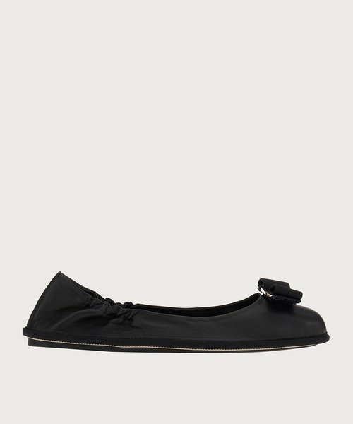 FERRAGAMO(フェラガモ)の「FERRAGAMO NOMADIC STORIES バレリーナ(バレエシューズ・レディース・ブラック・5.5/6/6.5/7)」の1枚目の写真