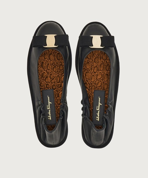 FERRAGAMO(フェラガモ)の「FERRAGAMO NOMADIC STORIES バレリーナ(バレエシューズ・レディース・ブラック・5.5/6/6.5/7)」の5枚目の写真