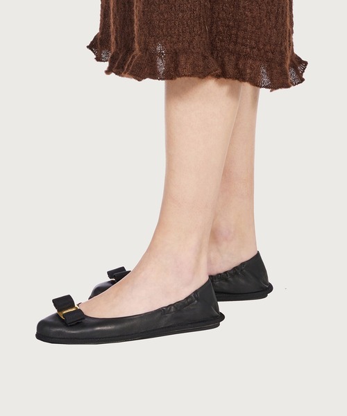 FERRAGAMO(フェラガモ)の「FERRAGAMO NOMADIC STORIES バレリーナ(バレエシューズ・レディース・ブラック・5.5/6/6.5/7)」の3枚目の写真