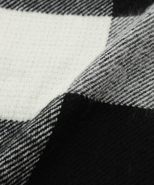 MISCH MASCH（ミッシュマッシュ）の「2022AWモノトーンチェックマフラー（マフラー・レディース・ホワイト×ブラック・FREE）」の4枚目の写真