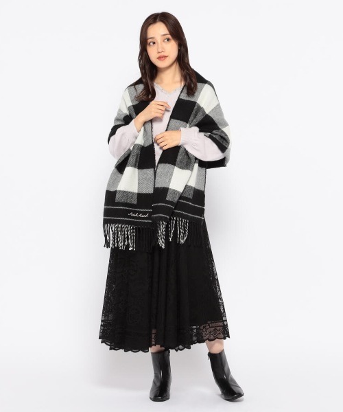 MISCH MASCH（ミッシュマッシュ）の「2022AWモノトーンチェックマフラー（マフラー・レディース・ホワイト×ブラック・FREE）」の8枚目の写真