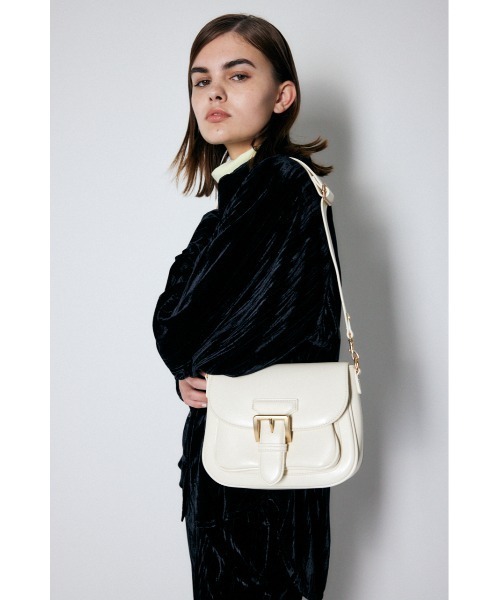 MOUSSY(マウジー)の「SADDLE SHOULDER バッグ(ショルダーバッグ・レディース・オフホワイト/ブラウン系その他/ブラック・FREE)」の2枚目の写真