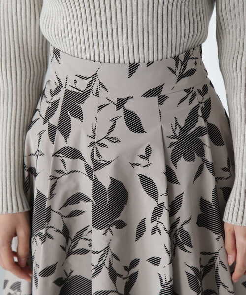 NATURAL BEAUTY BASIC（ナチュラルビューティーベーシック）の「フロッキーボリュームスカート（スカート・レディース・ベージュ/ブラック・SMALL/MEDIUM）」の18枚目の写真