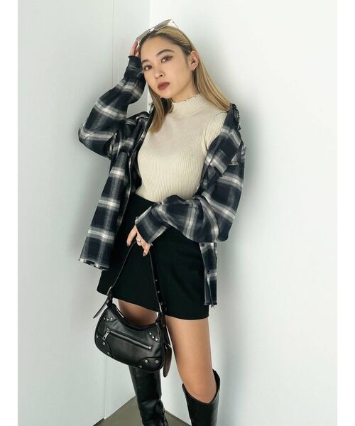 EMODA(エモダ)の「ヘムカットルーズシャツ(シャツ/ブラウス・レディース・ベージュ/ブラック/ブルー・FREE)」の5枚目の写真