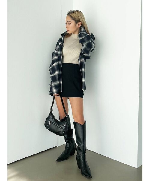 EMODA(エモダ)の「ヘムカットルーズシャツ(シャツ/ブラウス・レディース・ベージュ/ブラック/ブルー・FREE)」の6枚目の写真