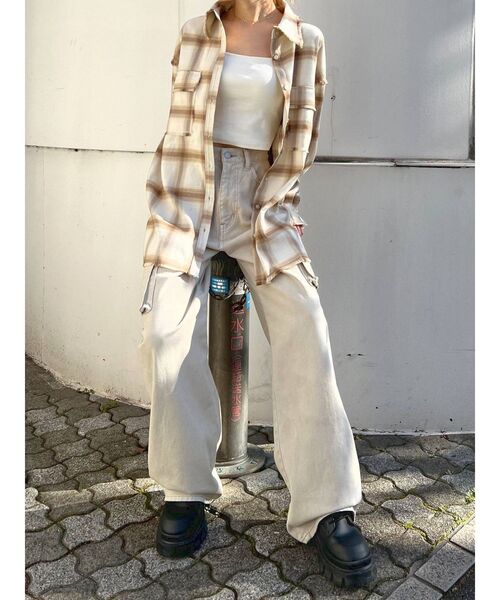 EMODA(エモダ)の「ヘムカットルーズシャツ(シャツ/ブラウス・レディース・ベージュ/ブラック/ブルー・FREE)」の14枚目の写真