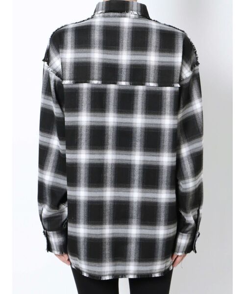 EMODA(エモダ)の「ヘムカットルーズシャツ(シャツ/ブラウス・レディース・ベージュ/ブラック/ブルー・FREE)」の17枚目の写真