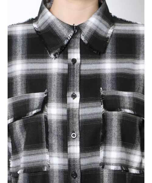 EMODA(エモダ)の「ヘムカットルーズシャツ(シャツ/ブラウス・レディース・ベージュ/ブラック/ブルー・FREE)」の18枚目の写真