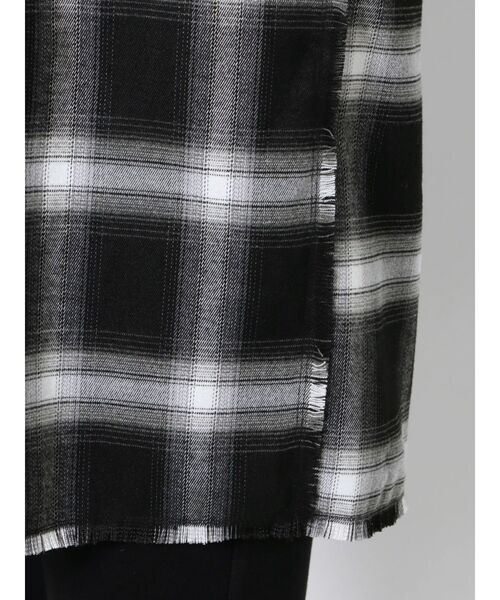 EMODA(エモダ)の「ヘムカットルーズシャツ(シャツ/ブラウス・レディース・ベージュ/ブラック/ブルー・FREE)」の20枚目の写真