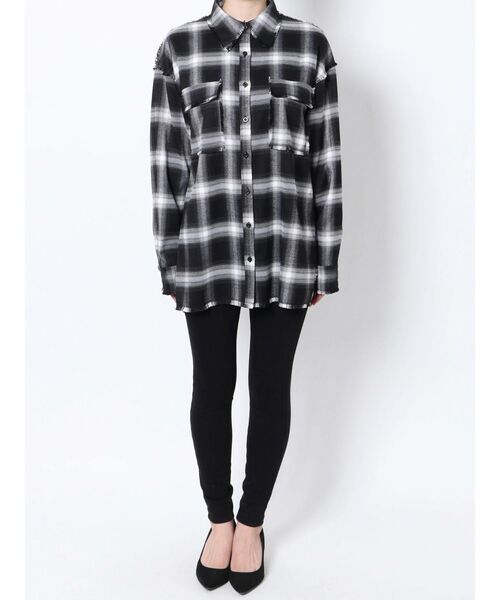 EMODA(エモダ)の「ヘムカットルーズシャツ(シャツ/ブラウス・レディース・ベージュ/ブラック/ブルー・FREE)」の21枚目の写真