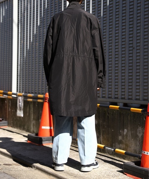 marka（マーカ）の「marka / マーカ：MODS COAT - organic cotton × bratac silk taffeta -：M23A-03CO01C[COR]（モッズコート・メンズ・ブラック・1/2）」の6枚目の写真