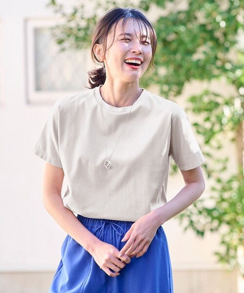 ANY(エニィ)の「【UVケア/接触冷感】プレミアムベーシック半袖Tシャツ(Tシャツ/カットソー・レディース・アイボリー系/ベージュ系/グリーン系/ライトイエロー系/ピンク系/オレンジ系/ブラック系/ブルー系・2/3)」の3枚目の写真