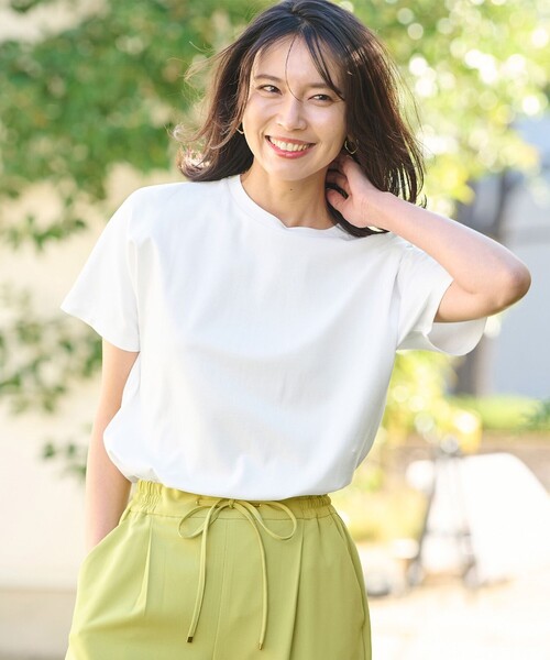 ANY(エニィ)の「【UVケア/接触冷感】プレミアムベーシック半袖Tシャツ(Tシャツ/カットソー・レディース・アイボリー系/ベージュ系/グリーン系/ライトイエロー系/ピンク系/オレンジ系/ブラック系/ブルー系・2/3)」の4枚目の写真