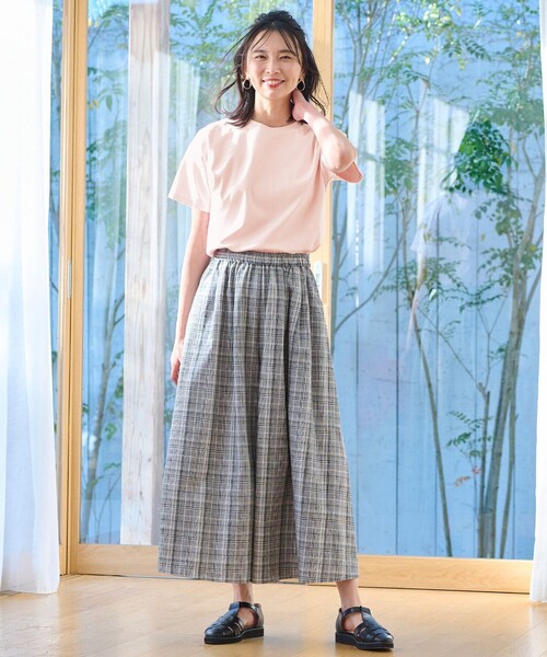 ANY(エニィ)の「【UVケア/接触冷感】プレミアムベーシック半袖Tシャツ(Tシャツ/カットソー・レディース・アイボリー系/ベージュ系/グリーン系/ライトイエロー系/ピンク系/オレンジ系/ブラック系/ブルー系・2/3)」の21枚目の写真