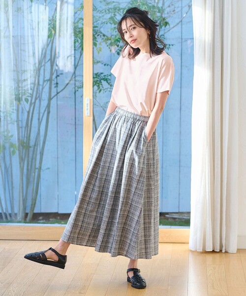 ANY(エニィ)の「【UVケア/接触冷感】プレミアムベーシック半袖Tシャツ(Tシャツ/カットソー・レディース・アイボリー系/ベージュ系/グリーン系/ライトイエロー系/ピンク系/オレンジ系/ブラック系/ブルー系・2/3)」の17枚目の写真