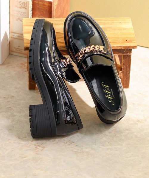 AAA+（サンエープラス）の「軽量厚底 ビットモチーフローファー チェーンビットローファー リボンローファー（ローファー・レディース・ブラック×ホワイト/ダークブラウン/アイボリー/ブラック系その他2/グレイッシュベージュ/ブラック系その他/ブラック/ブラック系1/ダークブラウン系1/ブラック系2/ダークブラウン系2/ブラック系4/ブラック系3・41/37/40/39/38/42/36/35）」の7枚目の写真
