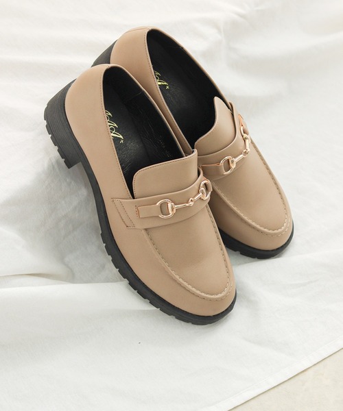 AAA+（サンエープラス）の「軽量厚底 ビットモチーフローファー チェーンビットローファー リボンローファー（ローファー・レディース・ブラック×ホワイト/ダークブラウン/アイボリー/ブラック系その他2/グレイッシュベージュ/ブラック系その他/ブラック/ブラック系1/ダークブラウン系1/ブラック系2/ダークブラウン系2/ブラック系4/ブラック系3・41/37/40/39/38/42/36/35）」の13枚目の写真