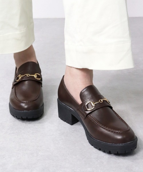 AAA+（サンエープラス）の「軽量厚底 ビットモチーフローファー チェーンビットローファー リボンローファー（ローファー・レディース・ブラック×ホワイト/ダークブラウン/アイボリー/ブラック系その他2/グレイッシュベージュ/ブラック系その他/ブラック/ブラック系1/ダークブラウン系1/ブラック系2/ダークブラウン系2/ブラック系4/ブラック系3・41/37/40/39/38/42/36/35）」の22枚目の写真