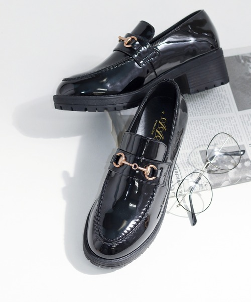 AAA+（サンエープラス）の「軽量厚底 ビットモチーフローファー チェーンビットローファー リボンローファー（ローファー・レディース・ブラック×ホワイト/ダークブラウン/アイボリー/ブラック系その他2/グレイッシュベージュ/ブラック系その他/ブラック/ブラック系1/ダークブラウン系1/ブラック系2/ダークブラウン系2/ブラック系4/ブラック系3・41/37/40/39/38/42/36/35）」の16枚目の写真