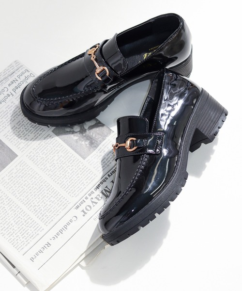 AAA+（サンエープラス）の「軽量厚底 ビットモチーフローファー チェーンビットローファー リボンローファー（ローファー・レディース・ブラック×ホワイト/ダークブラウン/アイボリー/ブラック系その他2/グレイッシュベージュ/ブラック系その他/ブラック/ブラック系1/ダークブラウン系1/ブラック系2/ダークブラウン系2/ブラック系4/ブラック系3・41/37/40/39/38/42/36/35）」の17枚目の写真