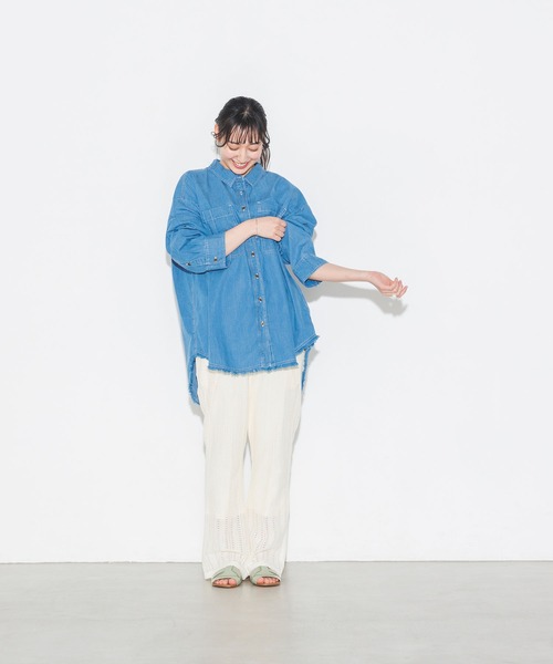 lil nina（リルニーナ）の「綿100% デニム 裾カットオフデザインシャツ（シャツ/ブラウス・レディース・ネイビー/ブルー/グレー・FREE）」の11枚目の写真