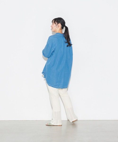 lil nina（リルニーナ）の「綿100% デニム 裾カットオフデザインシャツ（シャツ/ブラウス・レディース・ネイビー/ブルー/グレー・FREE）」の8枚目の写真