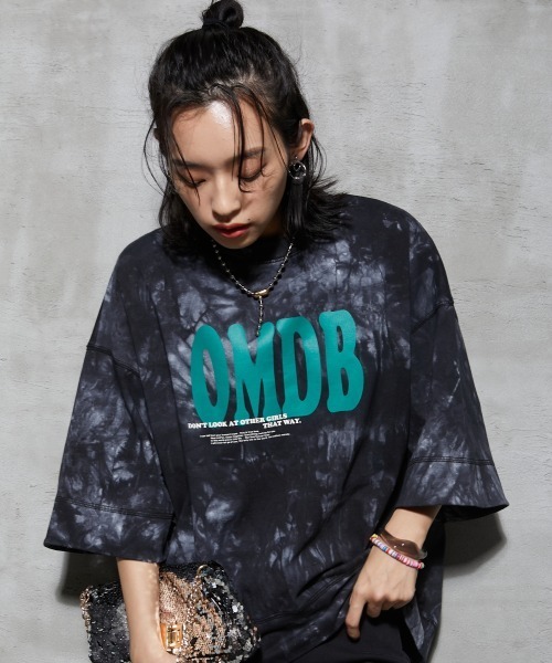 GEVS.(ジェイヴィス)の「<大きいサイズ> 綿100%ムラ染ロゴプリントTシャツ GEVS.(Tシャツ/カットソー・レディース・ブラック系/パープル系・4L/LL/3L/L/5L)」の2枚目の写真