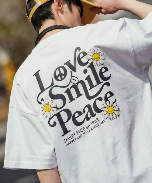 SMILEY FACE（スマイリーフェイス）の「【Smiliey Face】プリント＆ワッペン刺繍 半袖Tシャツ（Tシャツ/カットソー・メンズ・ブラック/サックスブルー/ブラック系その他/ホワイト/ホワイト系その他/ロイヤルブルー・X-LARGE/MEDIUM/LARGE）」の2枚目の写真