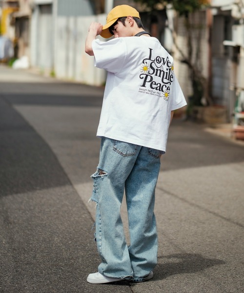 SMILEY FACE（スマイリーフェイス）の「【Smiliey Face】プリント＆ワッペン刺繍 半袖Tシャツ（Tシャツ/カットソー・メンズ・ブラック/サックスブルー/ブラック系その他/ホワイト/ホワイト系その他/ロイヤルブルー・X-LARGE/MEDIUM/LARGE）」の17枚目の写真