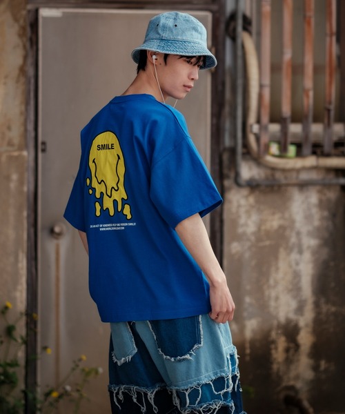 SMILEY FACE（スマイリーフェイス）の「【Smiliey Face】プリント＆ワッペン刺繍 半袖Tシャツ（Tシャツ/カットソー・メンズ・ブラック/サックスブルー/ブラック系その他/ホワイト/ホワイト系その他/ロイヤルブルー・X-LARGE/MEDIUM/LARGE）」の15枚目の写真