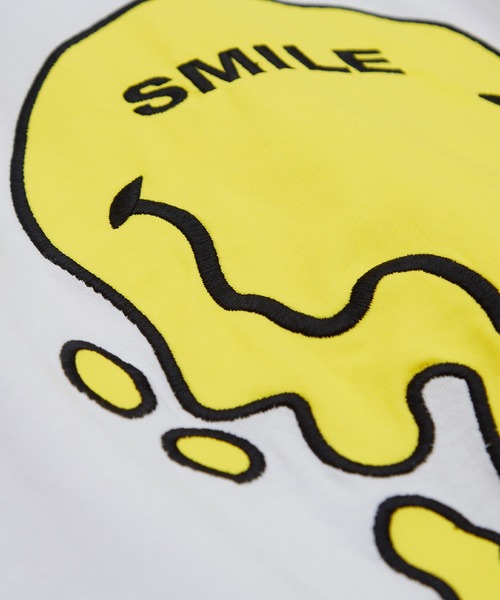 SMILEY FACE（スマイリーフェイス）の「【Smiliey Face】プリント＆ワッペン刺繍 半袖Tシャツ（Tシャツ/カットソー・メンズ・ブラック/サックスブルー/ブラック系その他/ホワイト/ホワイト系その他/ロイヤルブルー・X-LARGE/MEDIUM/LARGE）」の11枚目の写真