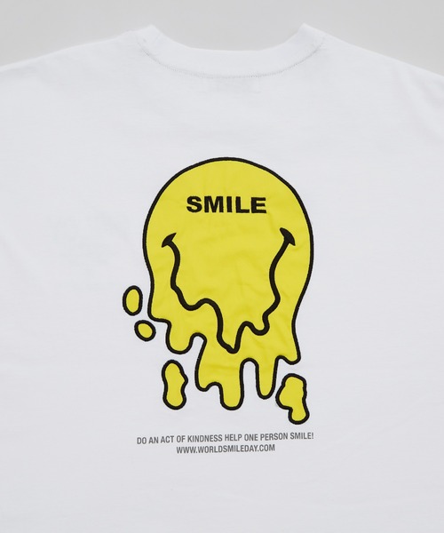 SMILEY FACE（スマイリーフェイス）の「【Smiliey Face】プリント＆ワッペン刺繍 半袖Tシャツ（Tシャツ/カットソー・メンズ・ブラック/サックスブルー/ブラック系その他/ホワイト/ホワイト系その他/ロイヤルブルー・X-LARGE/MEDIUM/LARGE）」の16枚目の写真