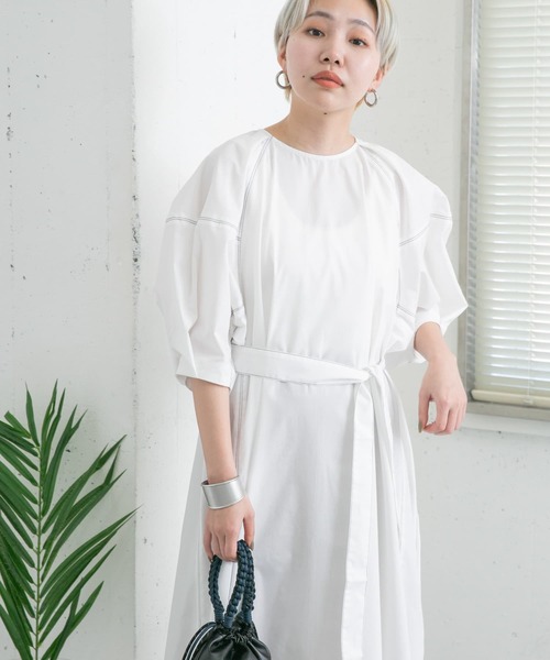 KBF（ケイビーエフ）の「配色ステッチボリュームスリーブワンピース（ワンピース・レディース・ホワイト/ネイビー/カーキ・ONE）」の5枚目の写真