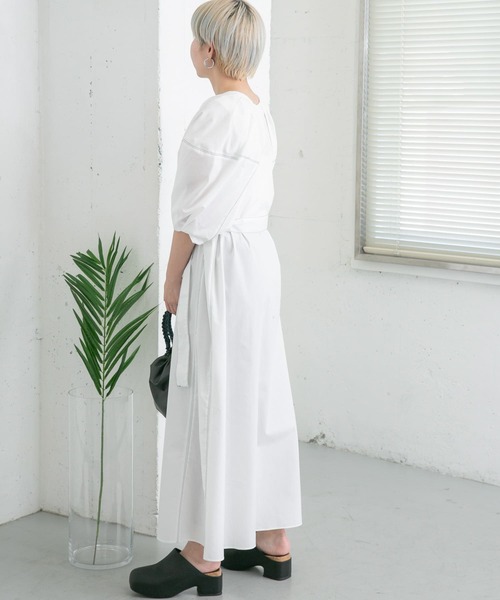 KBF（ケイビーエフ）の「配色ステッチボリュームスリーブワンピース（ワンピース・レディース・ホワイト/ネイビー/カーキ・ONE）」の12枚目の写真