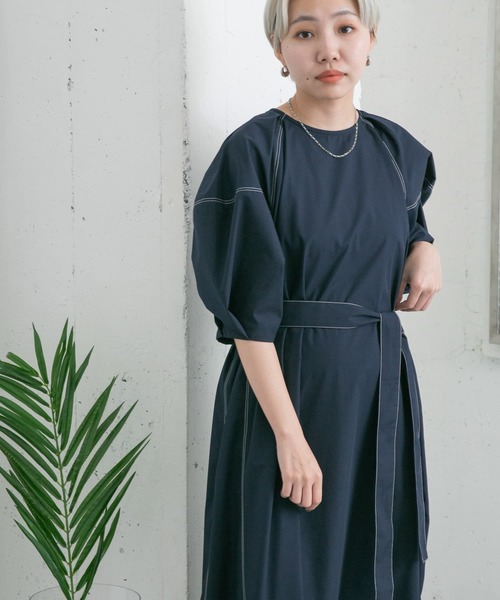 KBF（ケイビーエフ）の「配色ステッチボリュームスリーブワンピース（ワンピース・レディース・ホワイト/ネイビー/カーキ・ONE）」の19枚目の写真