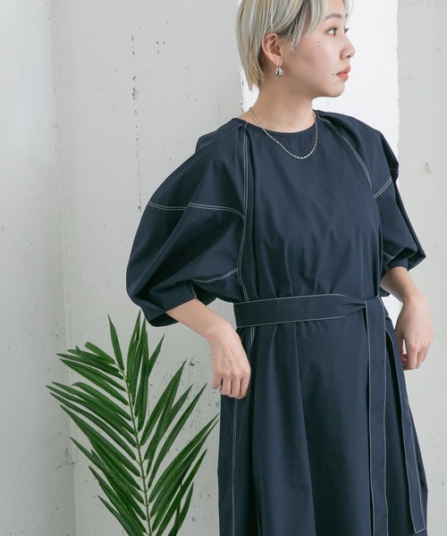 KBF（ケイビーエフ）の「配色ステッチボリュームスリーブワンピース（ワンピース・レディース・ホワイト/ネイビー/カーキ・ONE）」の7枚目の写真