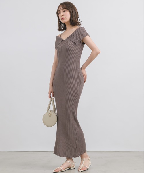 NEUNA（ヌナ）の「【肩見せもできる2wayデザイン！】2WAYビッグカラーニットワンピース（ワンピース・レディース・ブラック/グレイッシュベージュ/アイボリー・SMALL/FREE）」の6枚目の写真