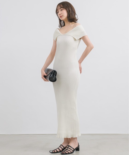 NEUNA（ヌナ）の「【肩見せもできる2wayデザイン！】2WAYビッグカラーニットワンピース（ワンピース・レディース・ブラック/グレイッシュベージュ/アイボリー・SMALL/FREE）」の5枚目の写真